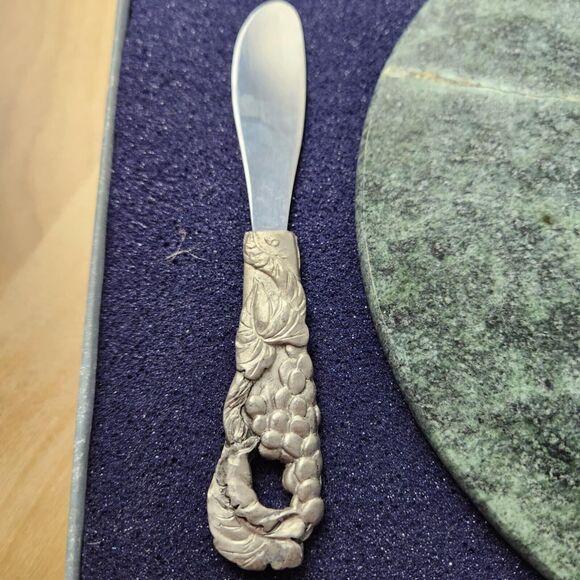 Seagull Pewter Grapes & Green Marble Cheese Board Charcuterie Set 8" Round Vtg - Picture 5 of 10